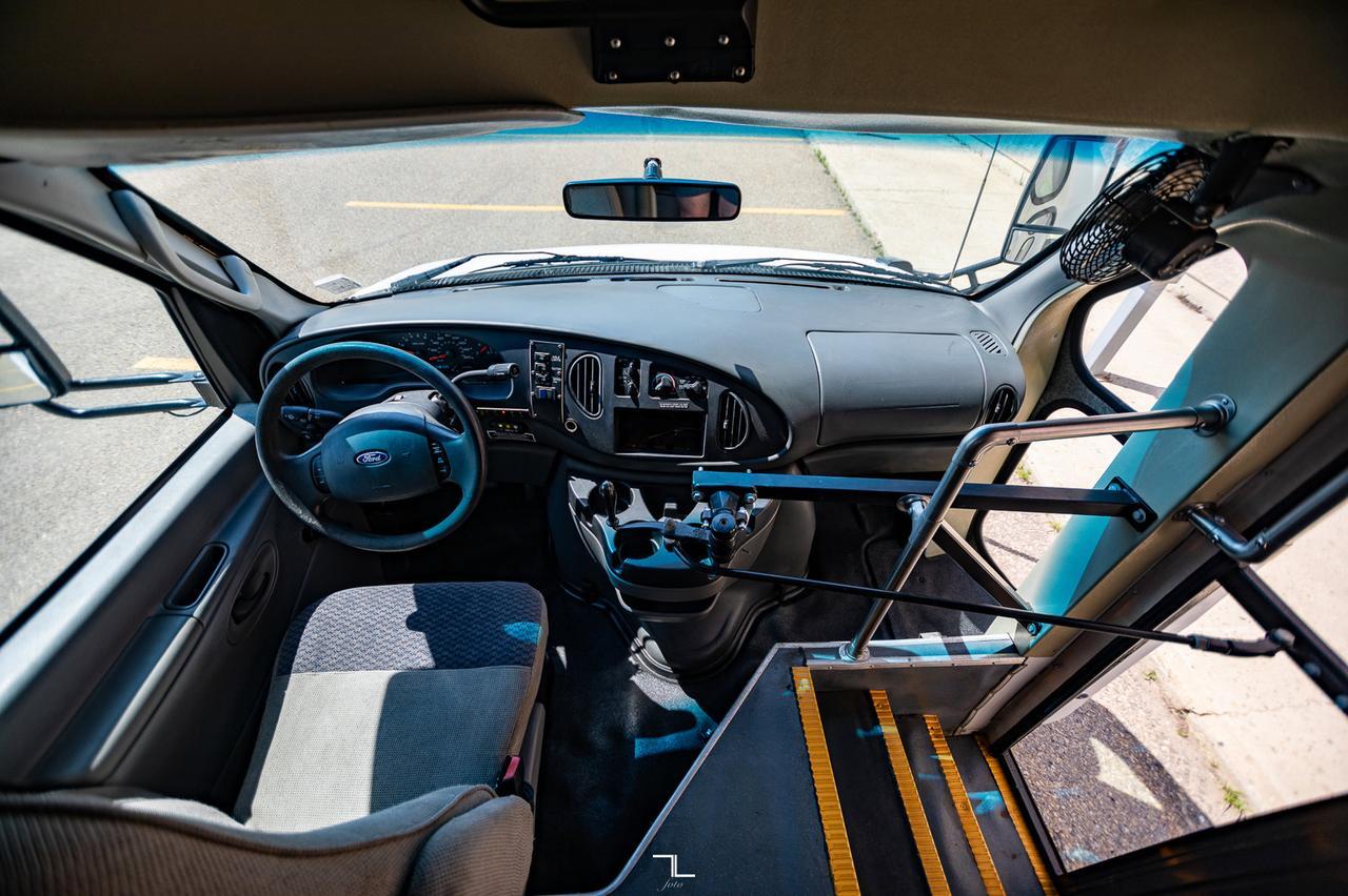 2006 Ford E-450 18 Passenger Wheelchair Lift Red Deer AB