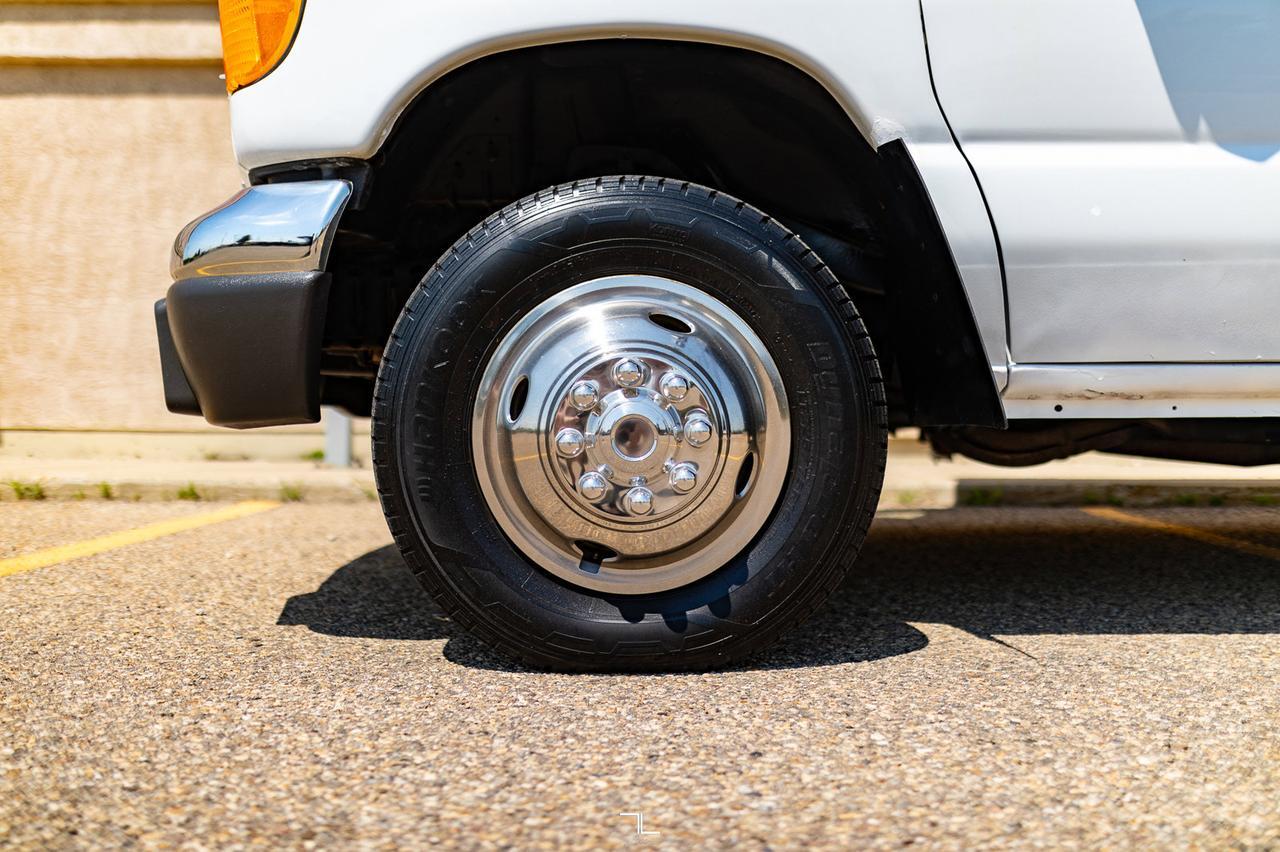 2006 Ford E-450 18 Passenger Wheelchair Lift Red Deer AB