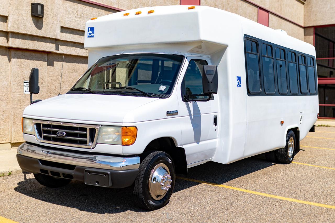 2006 Ford E-450 18 Passenger Wheelchair Lift Red Deer AB