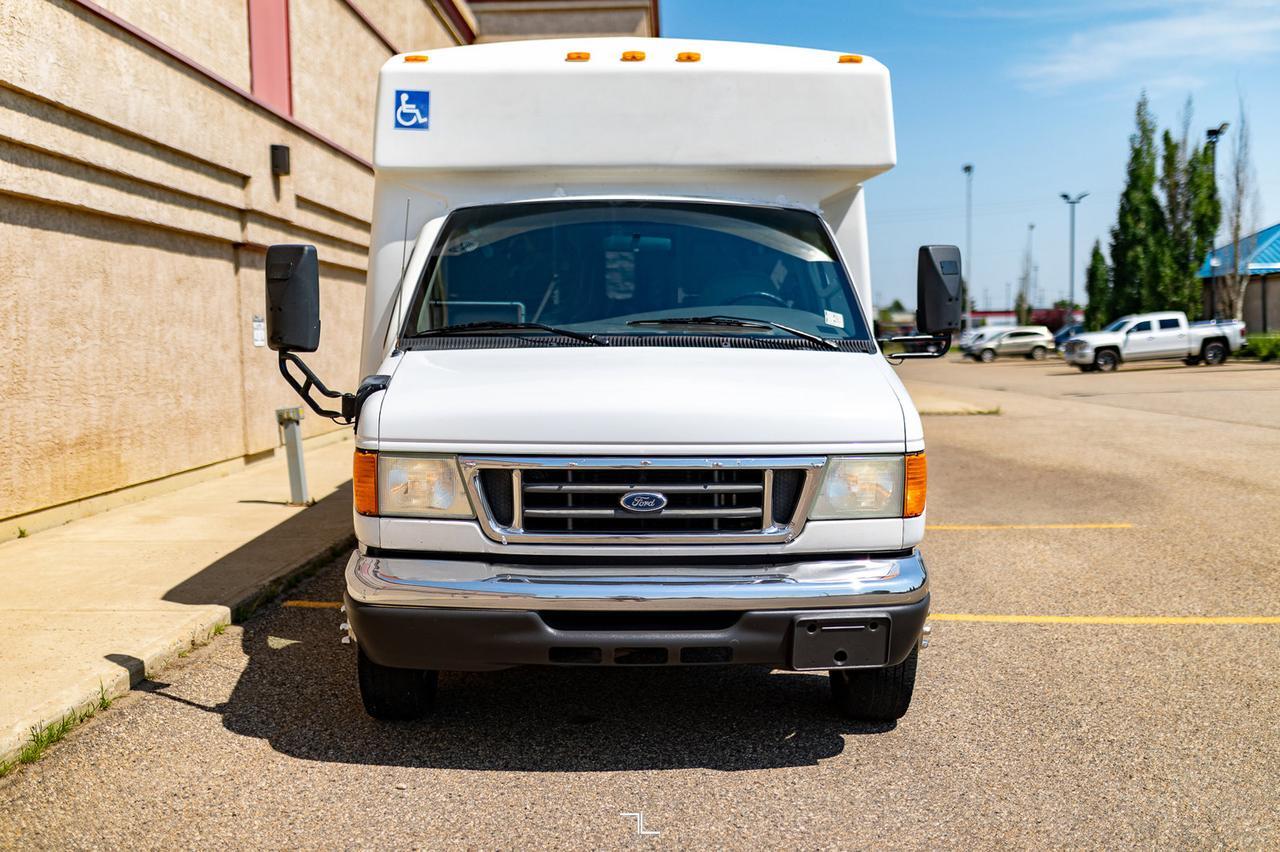 2006 Ford E-450 18 Passenger Wheelchair Lift Red Deer AB