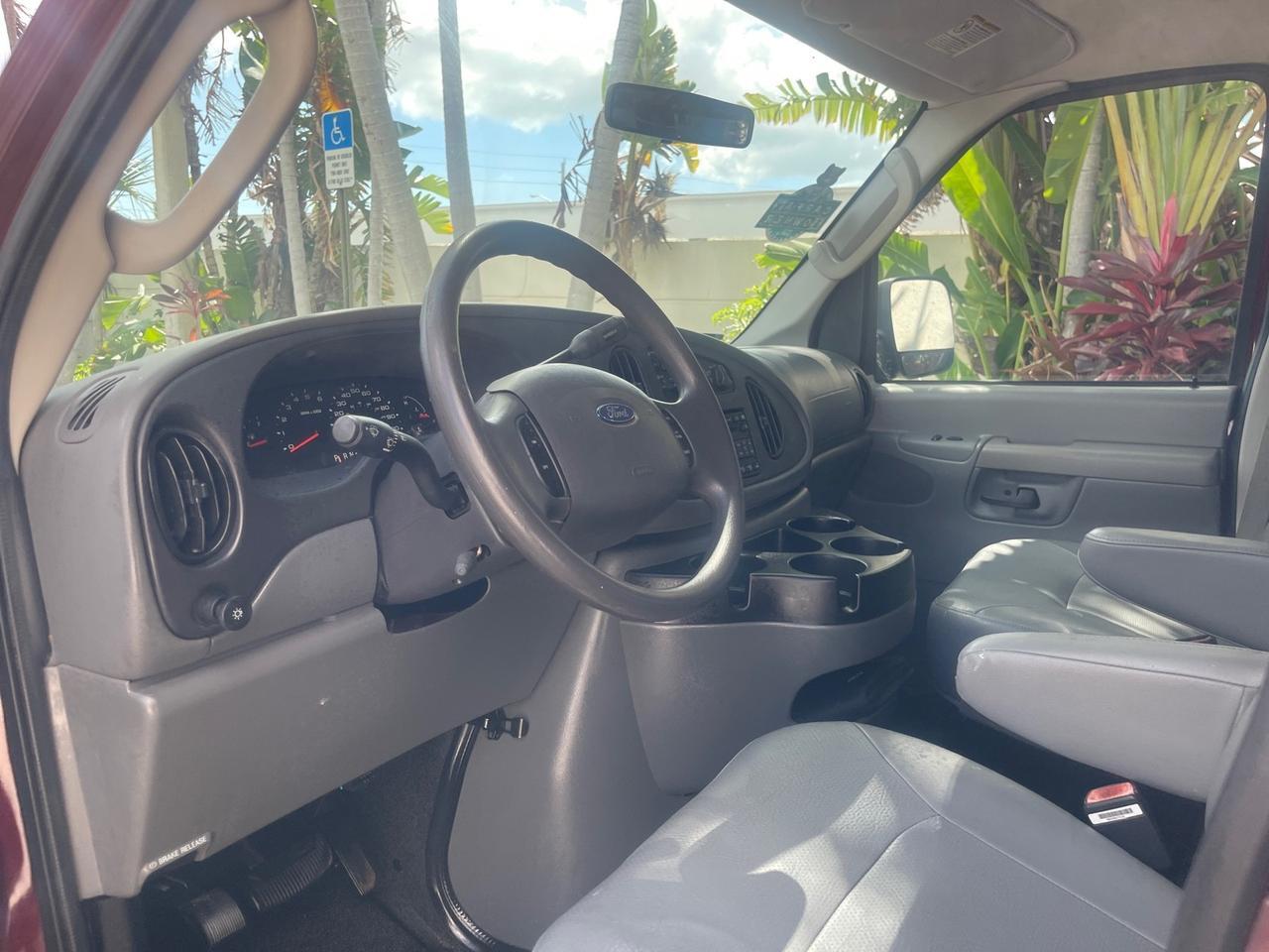 2006 Ford E-150 photo 43