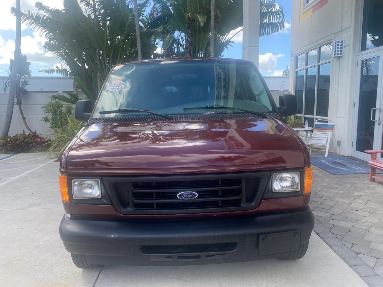 2006 Ford E-150 photo 3