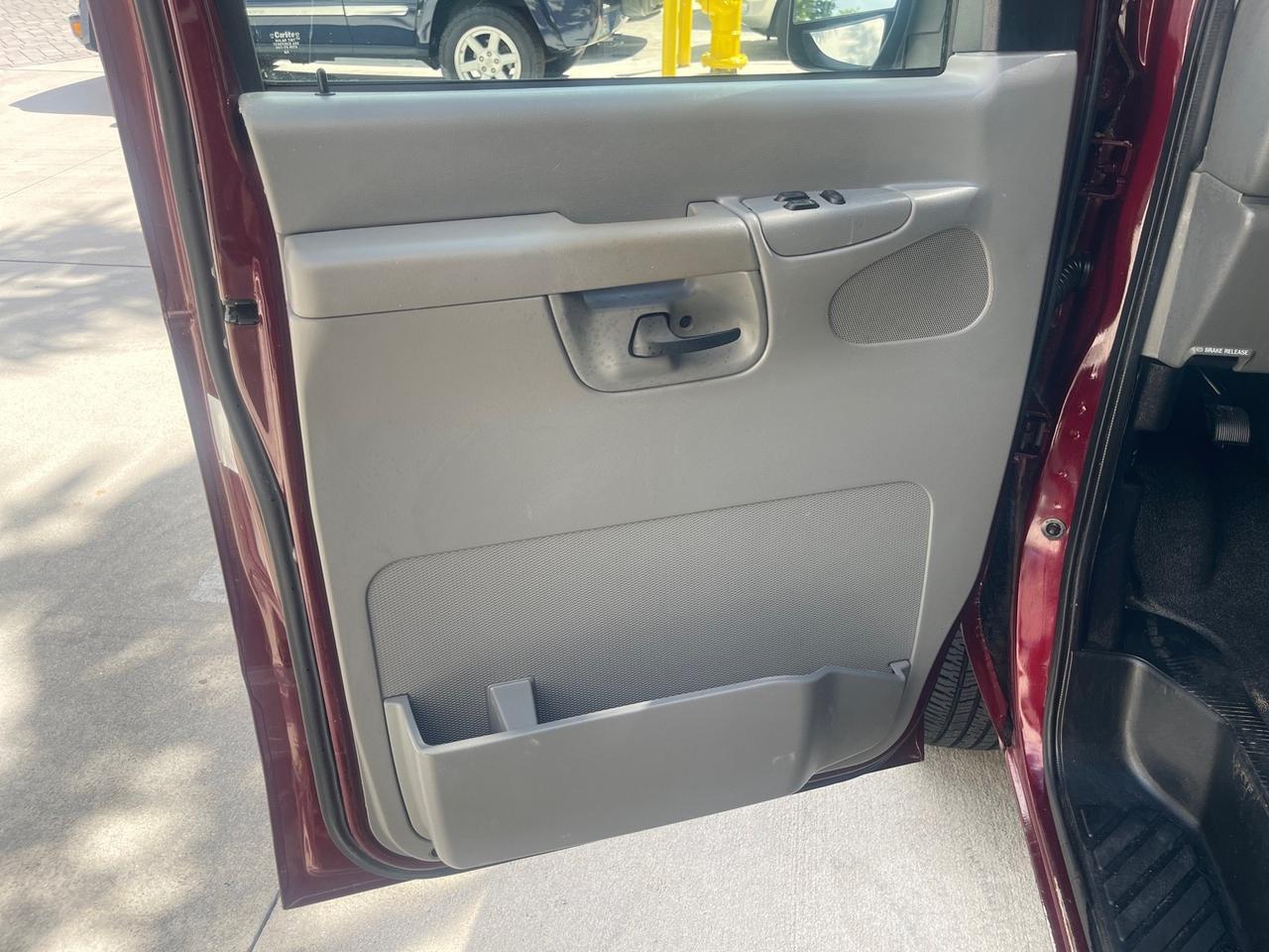 2006 Ford E-150 photo 37