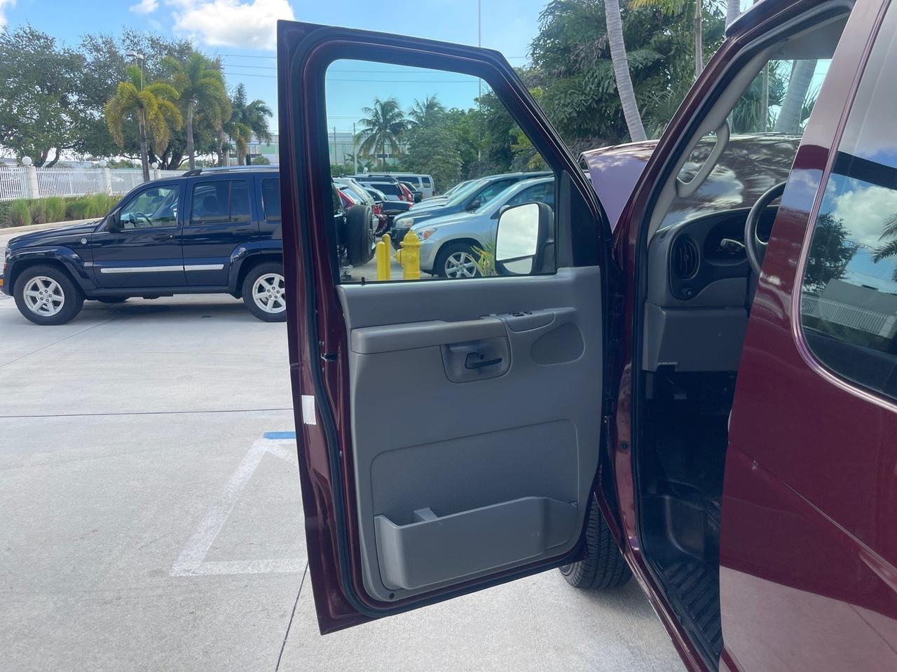 2006 Ford E-150 photo 8