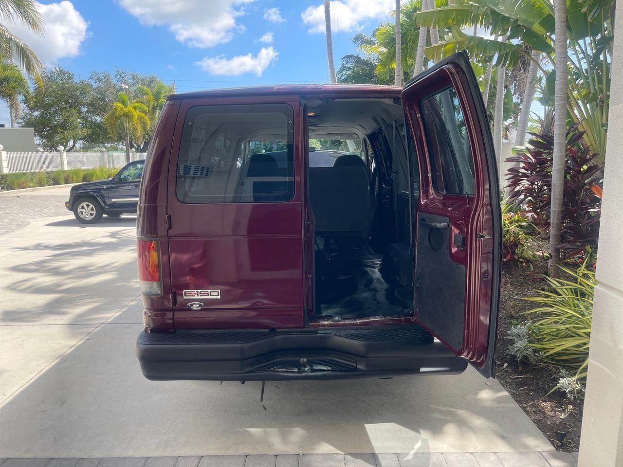 2006 Ford E-150 photo 14