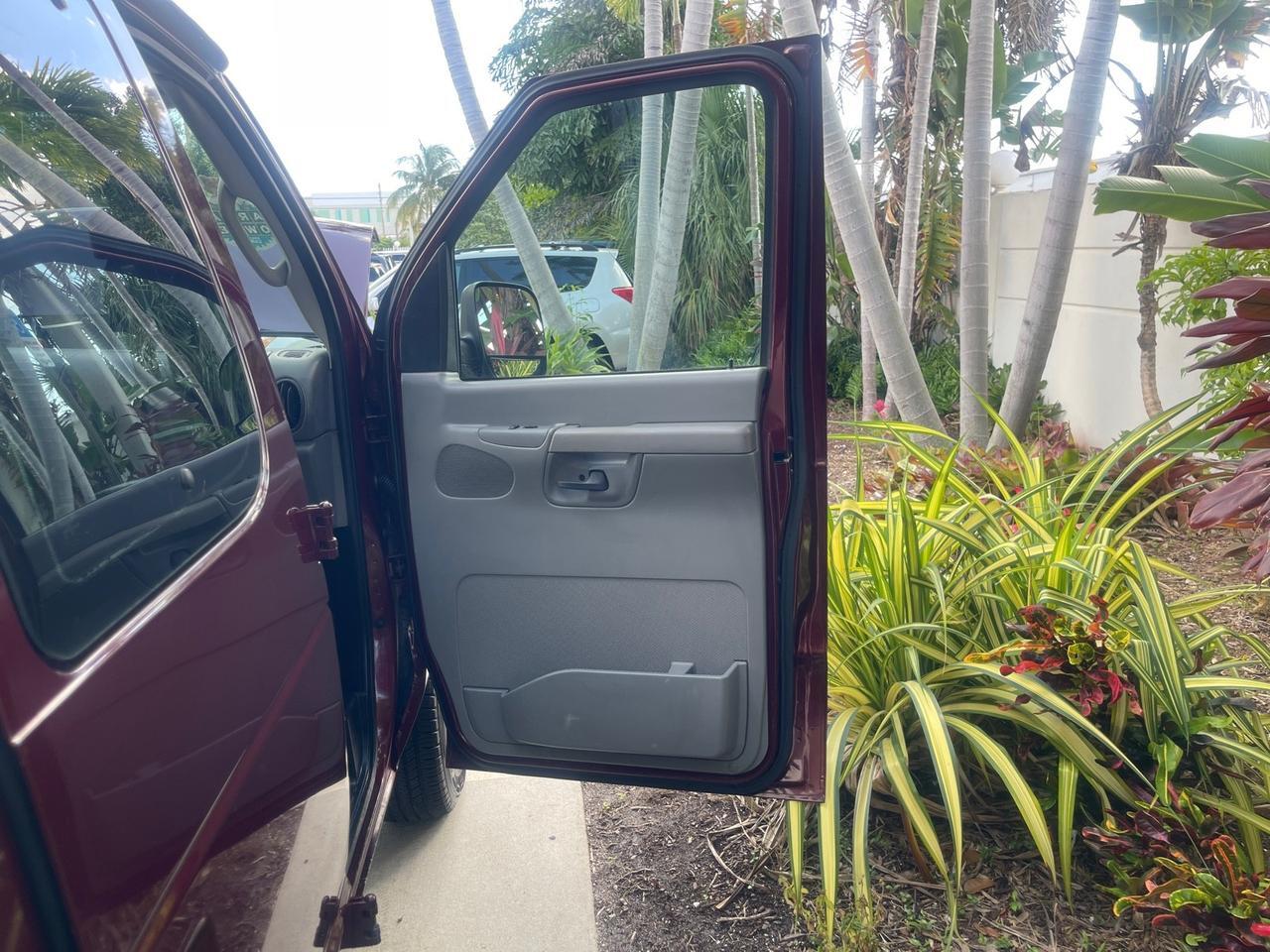 2006 Ford Econoline Wagon XLT 8 PASS LOW MILES 56290 Pompano Beach FL