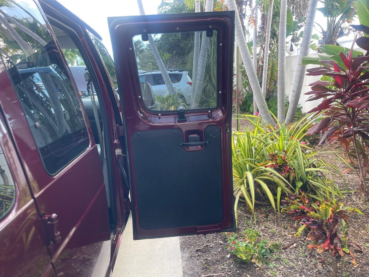 2006 Ford Econoline Wagon XLT 8 PASS LOW MILES 56290 Pompano Beach FL