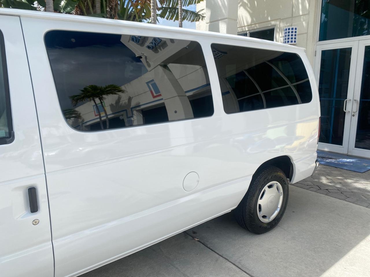 2006 Ford Econoline Wagon XLT LOW MILES 27,333 8 PASS Pompano Beach FL