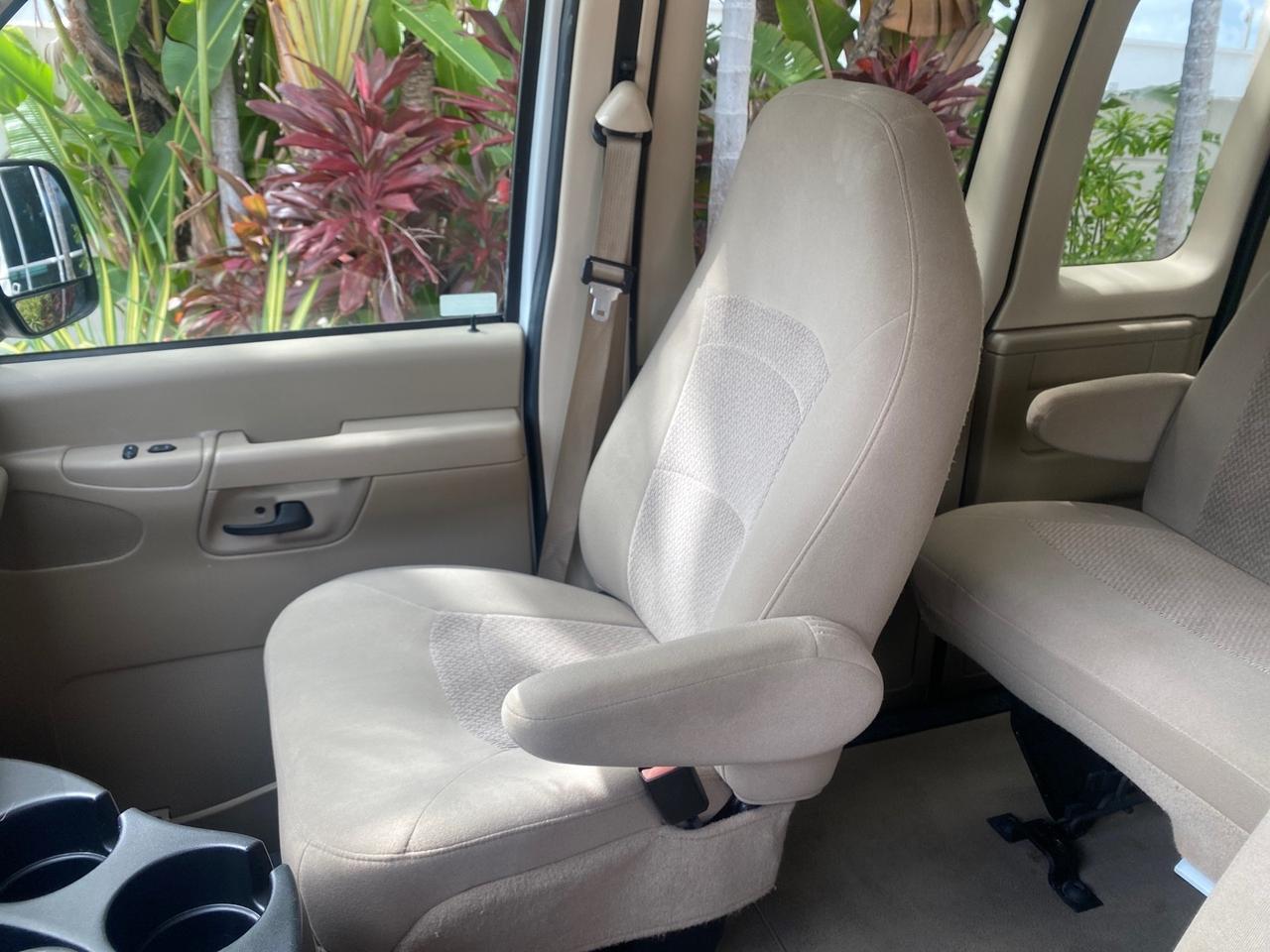 2006 Ford Econoline Wagon XLT LOW MILES 27,333 8 PASS Pompano Beach FL