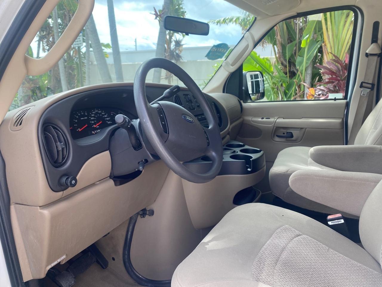 2006 Ford Econoline Wagon XLT LOW MILES 27,333 8 PASS Pompano Beach FL
