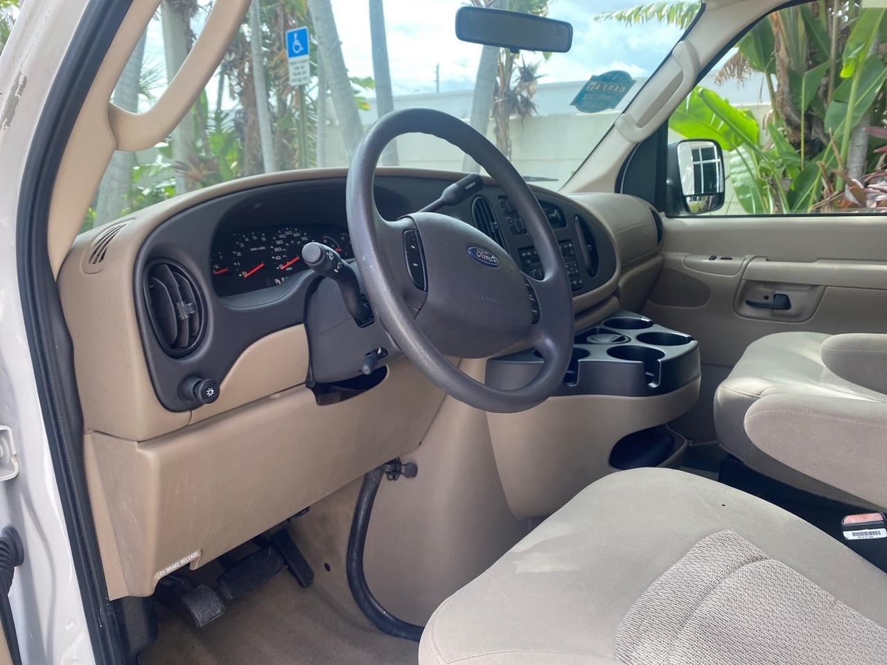 2006 Ford Econoline Wagon XLT LOW MILES 27,333 8 PASS Pompano Beach FL