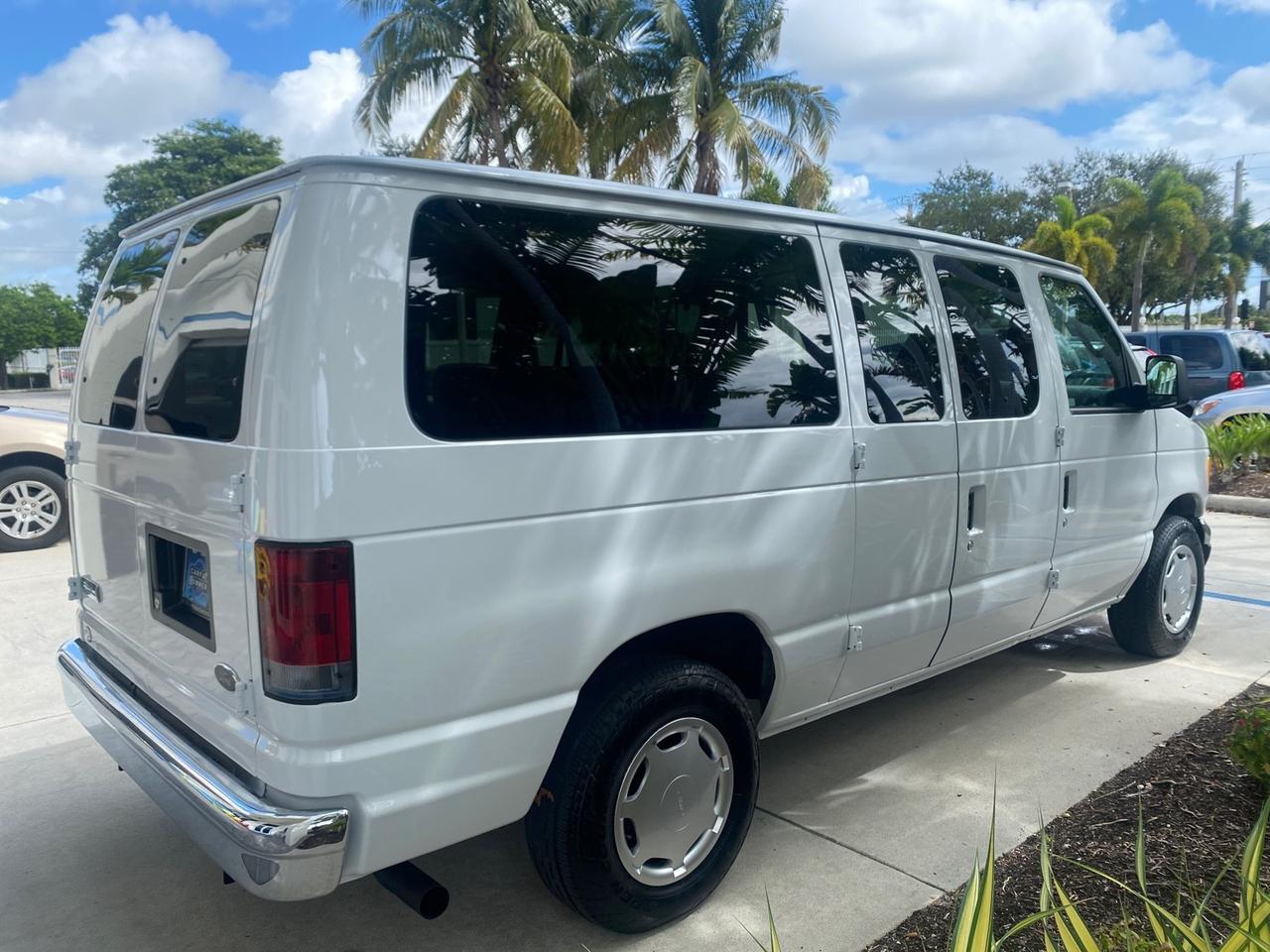 2006 Ford Econoline Wagon XLT LOW MILES 27,333 8 PASS Pompano Beach FL
