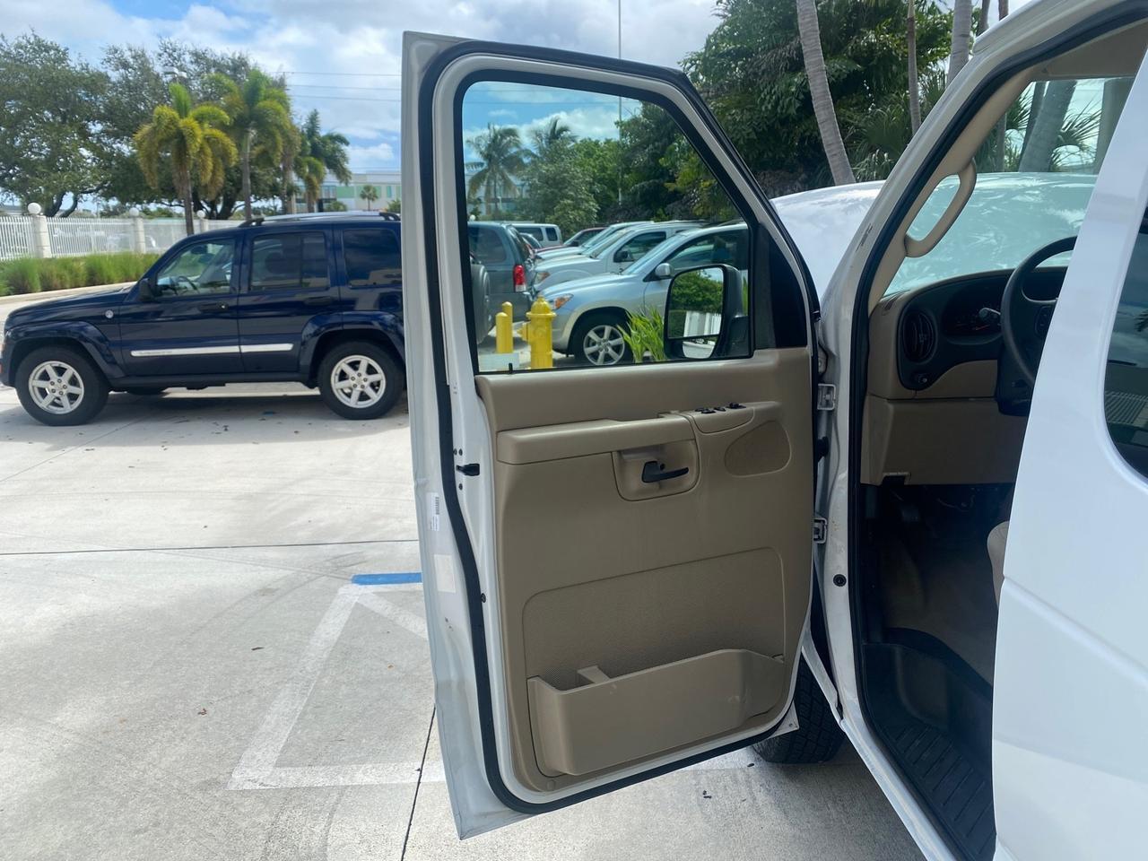2006 Ford Econoline Wagon XLT LOW MILES 27,333 8 PASS Pompano Beach FL