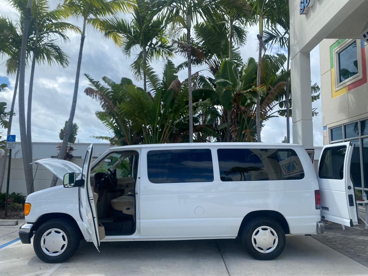 2006 Ford Econoline Wagon XLT LOW MILES 27,333 8 PASS Pompano Beach FL