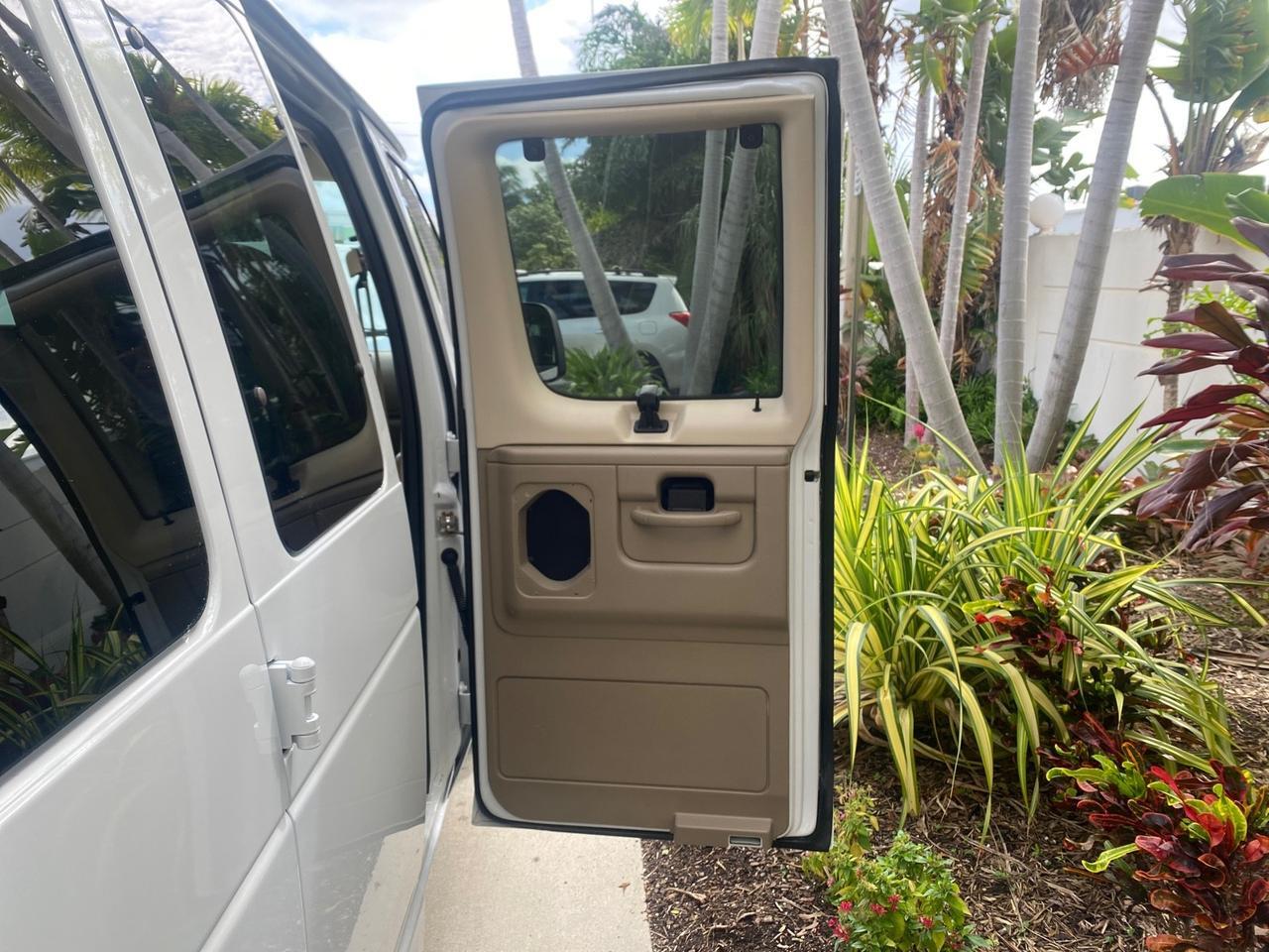2006 Ford Econoline Wagon XLT LOW MILES 27,333 8 PASS Pompano Beach FL