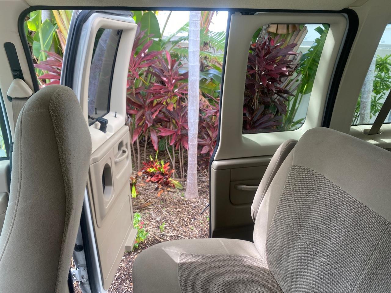 2006 Ford Econoline Wagon XLT LOW MILES 27,333 8 PASS Pompano Beach FL