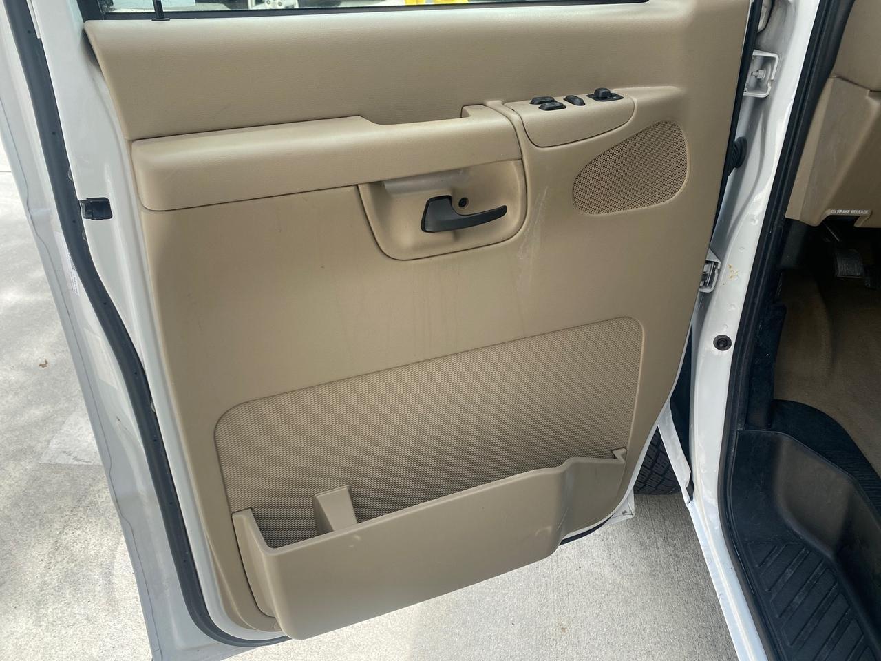 2006 Ford Econoline Wagon XLT LOW MILES 27,338 8 PASS Pompano Beach FL