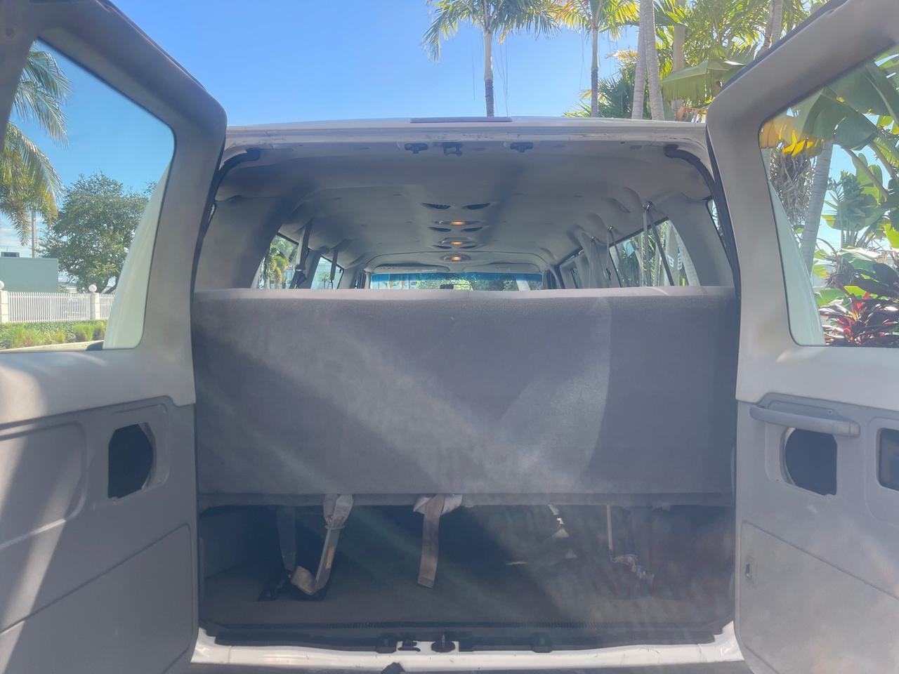 2006 Ford Econoline Wagon XLT LOW MILES 76,470 E350 15 PASS Pompano Beach FL
