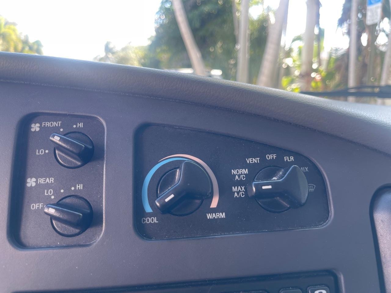 2006 Ford Econoline Wagon XLT LOW MILES 76,470 E350 15 PASS Pompano Beach FL