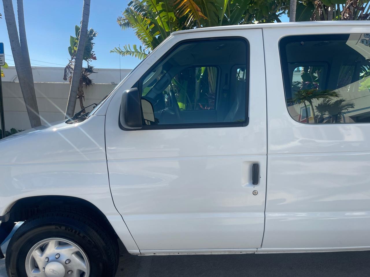 2006 Ford Econoline Wagon XLT LOW MILES 76,470 E350 15 PASS Pompano Beach FL