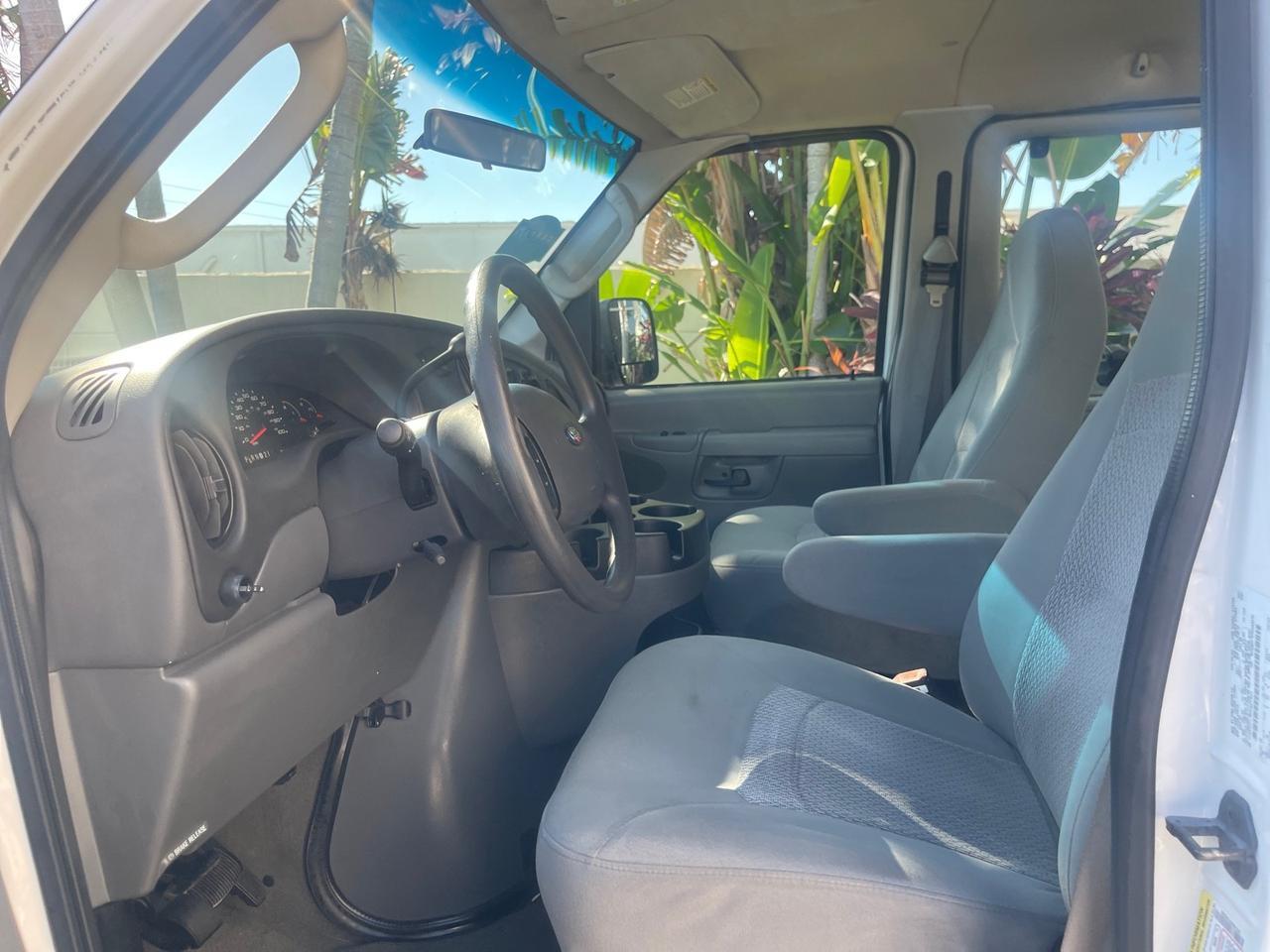2006 Ford Econoline Wagon XLT LOW MILES 76,470 E350 15 PASS Pompano Beach FL