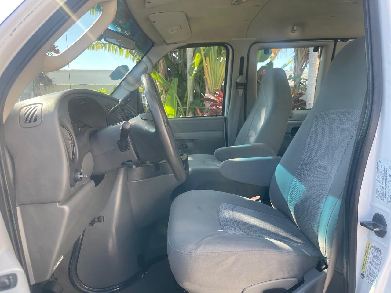 2006 Ford Econoline Wagon XLT LOW MILES 76,470 E350 15 PASS Pompano Beach FL