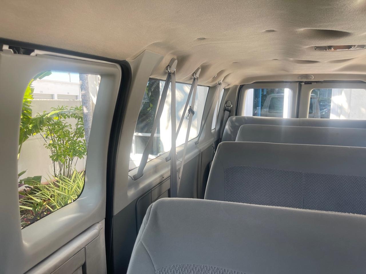 2006 Ford Econoline Wagon XLT LOW MILES 76,470 E350 15 PASS Pompano Beach FL