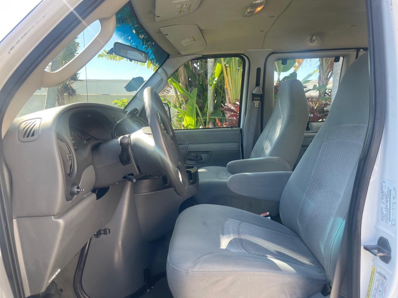 2006 Ford Econoline Wagon XLT LOW MILES 76,470 E350 15 PASS Pompano Beach FL