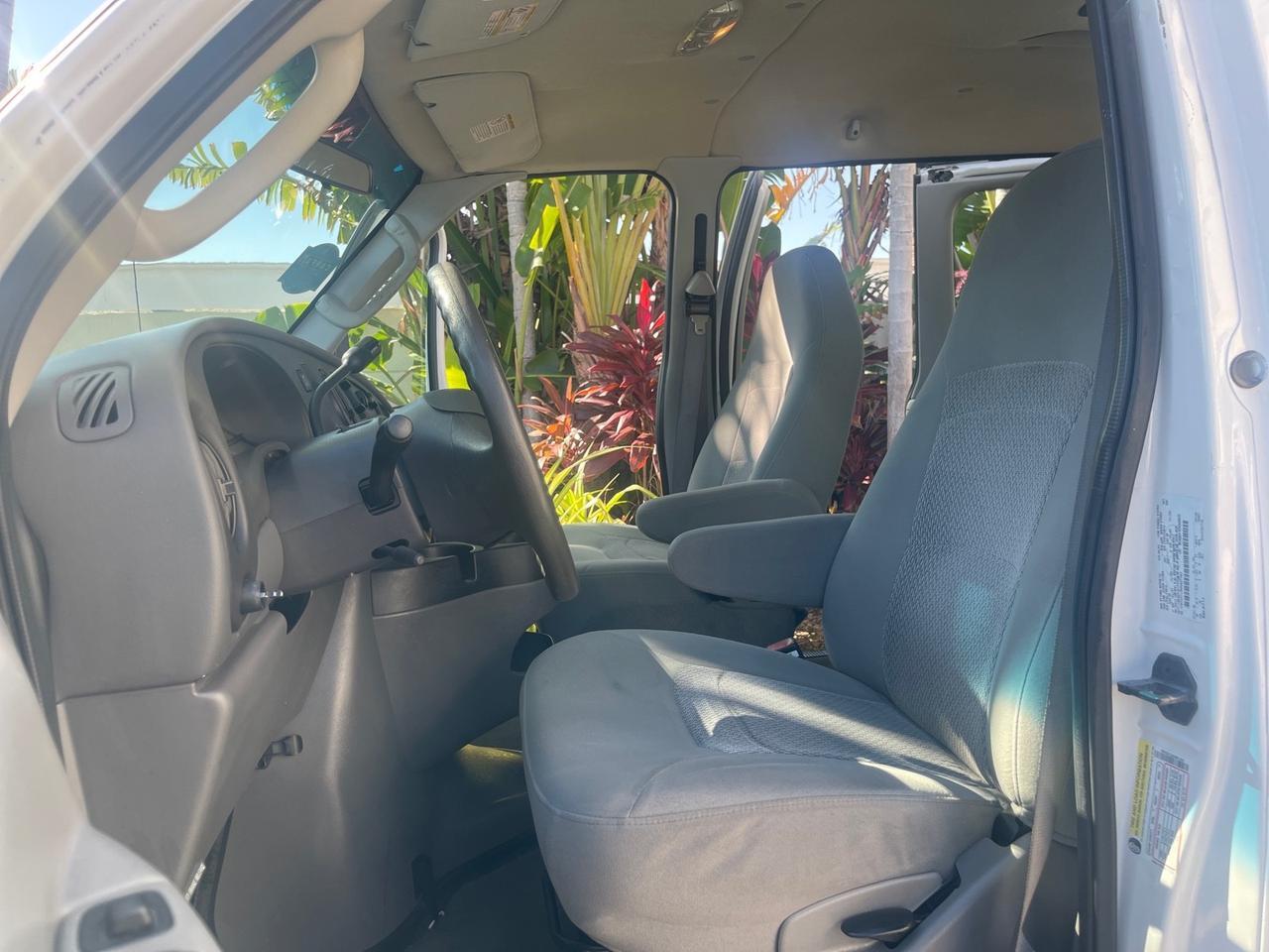 2006 Ford Econoline Wagon XLT LOW MILES 76,470 E350 15 PASS Pompano Beach FL