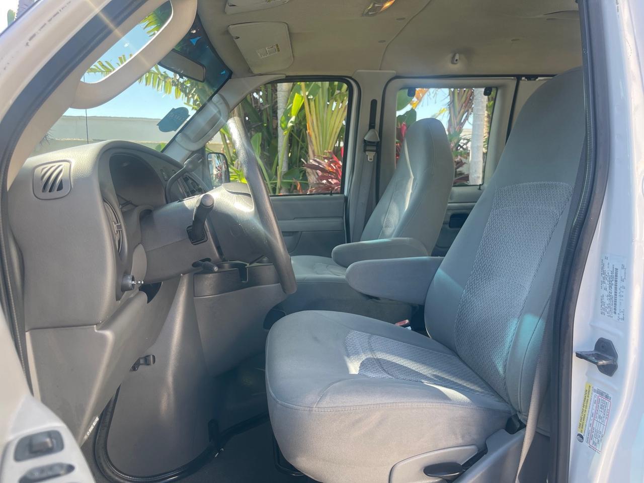 2006 Ford Econoline Wagon XLT LOW MILES 76,470 E350 15 PASS Pompano Beach FL