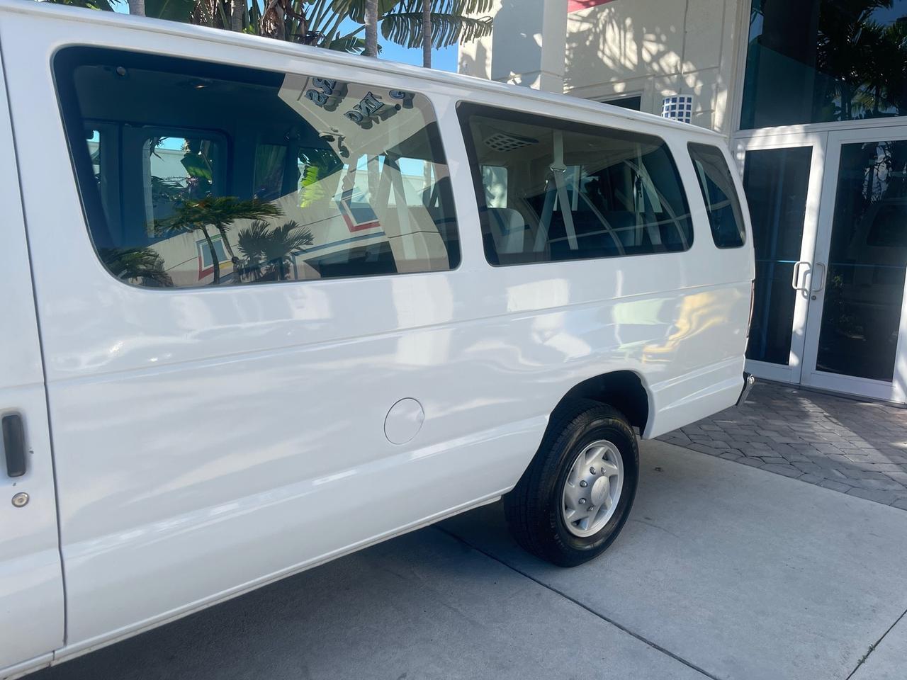 2006 Ford Econoline Wagon XLT LOW MILES 76,470 E350 15 PASS Pompano Beach FL