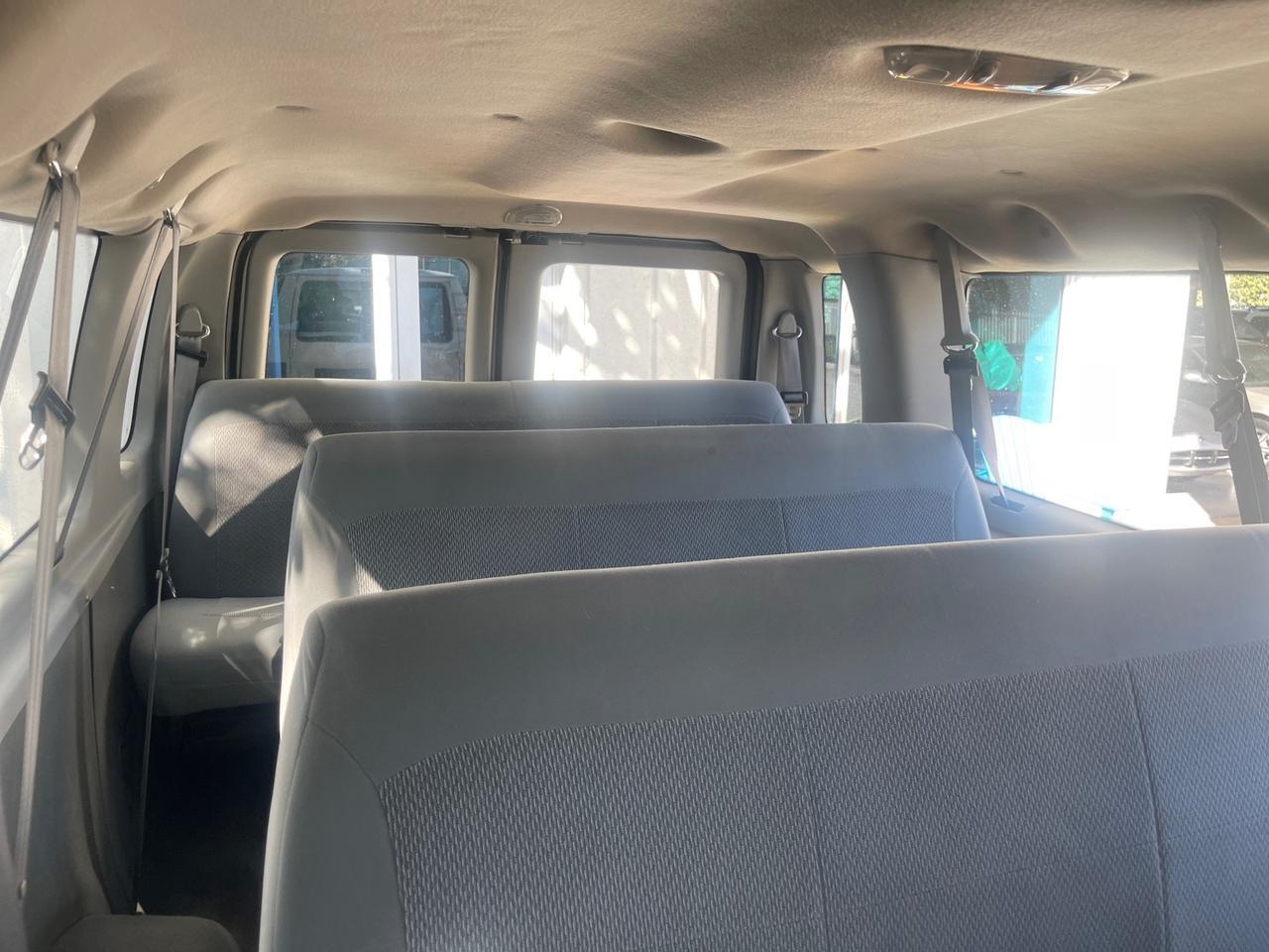 2006 Ford Econoline Wagon XLT LOW MILES 76,470 E350 15 PASS Pompano Beach FL