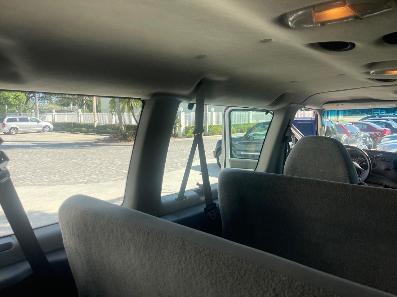 2006 Ford Econoline Wagon XLT LOW MILES 76,470 E350 15 PASS Pompano Beach FL
