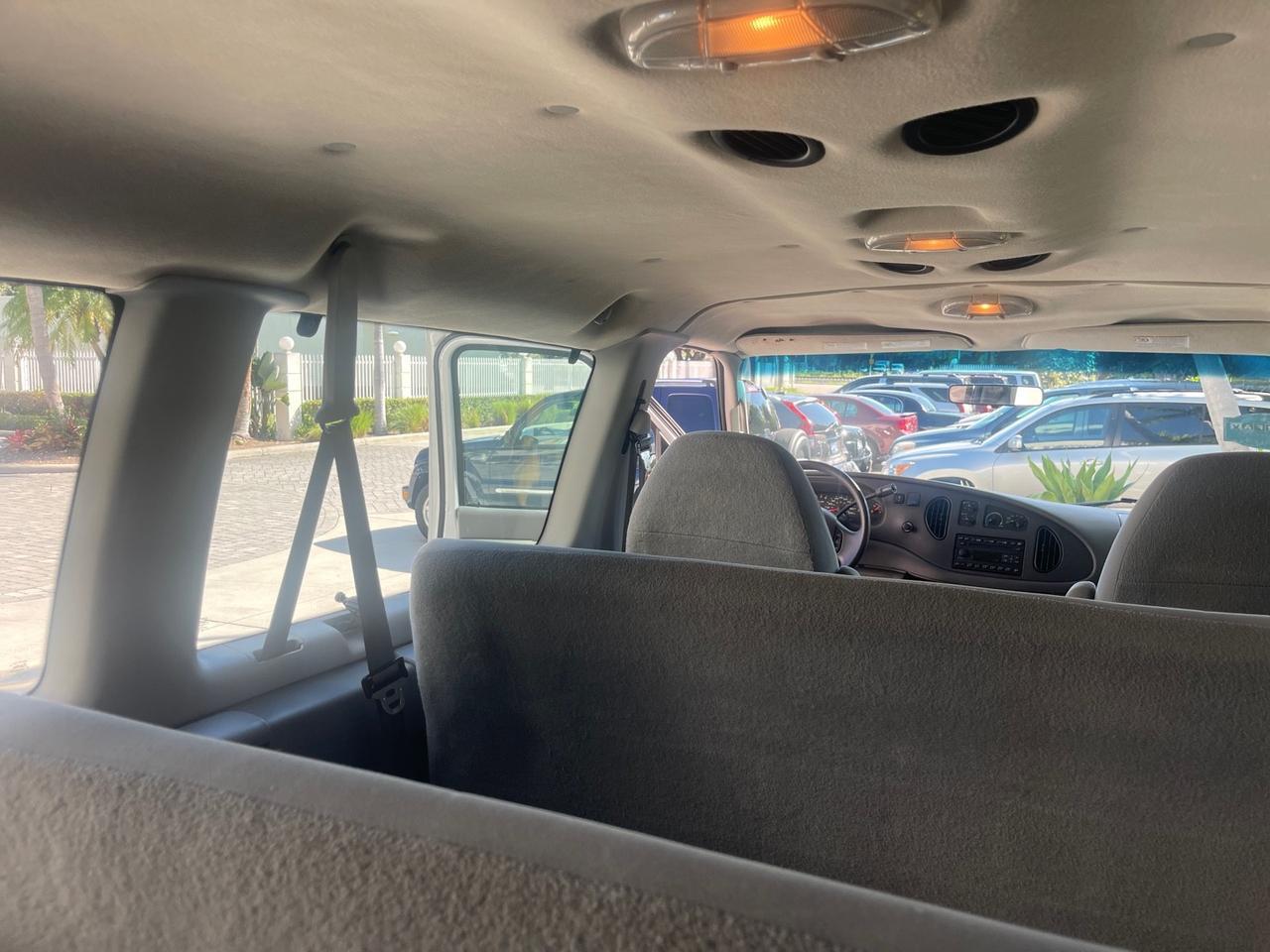 2006 Ford Econoline Wagon XLT LOW MILES 76,470 E350 15 PASS Pompano Beach FL