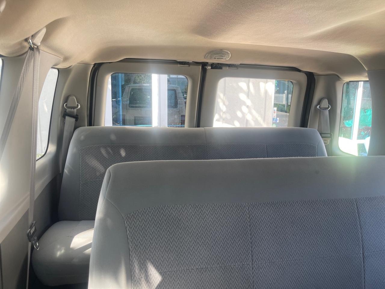 2006 Ford Econoline Wagon XLT LOW MILES 76,470 E350 15 PASS Pompano Beach FL