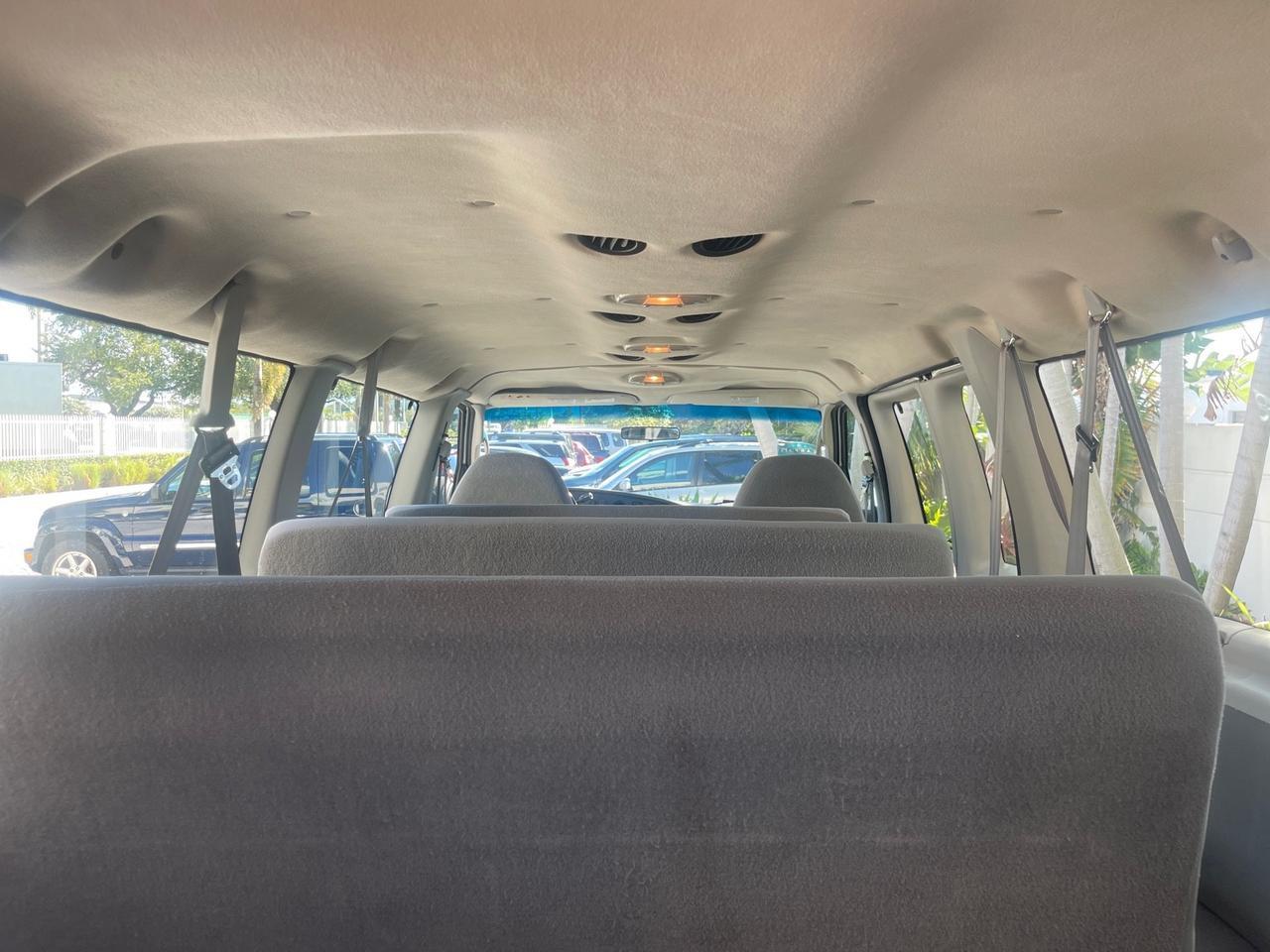 2006 Ford Econoline Wagon XLT LOW MILES 76,470 E350 15 PASS Pompano Beach FL