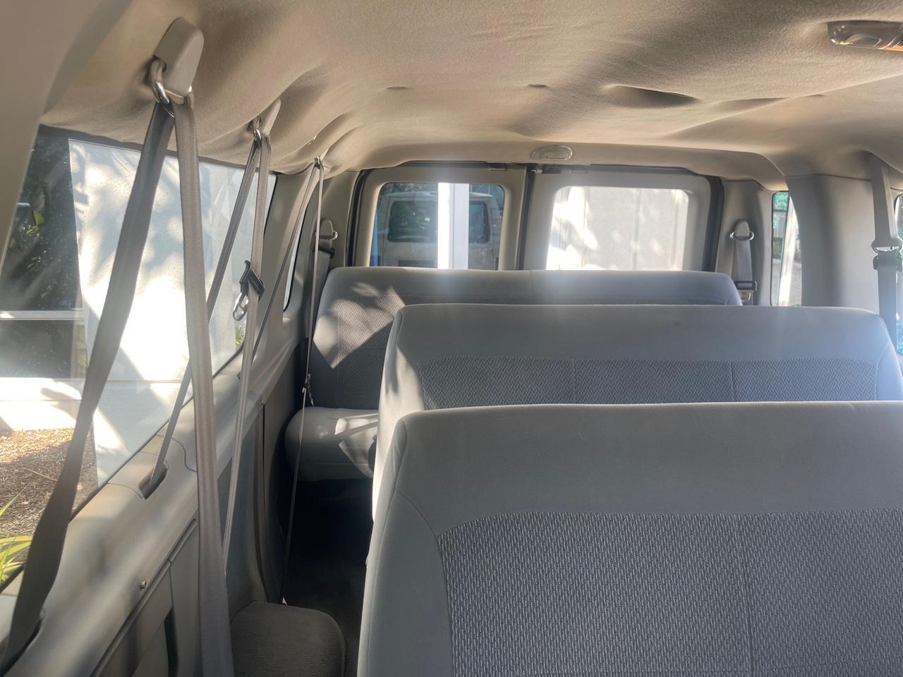 2006 Ford Econoline Wagon XLT LOW MILES 76,470 E350 15 PASS Pompano Beach FL