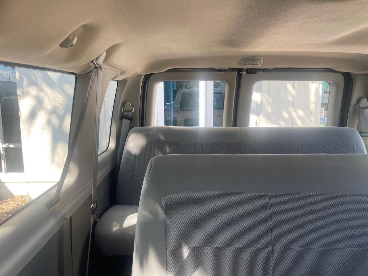 2006 Ford Econoline Wagon XLT LOW MILES 76,470 E350 15 PASS Pompano Beach FL
