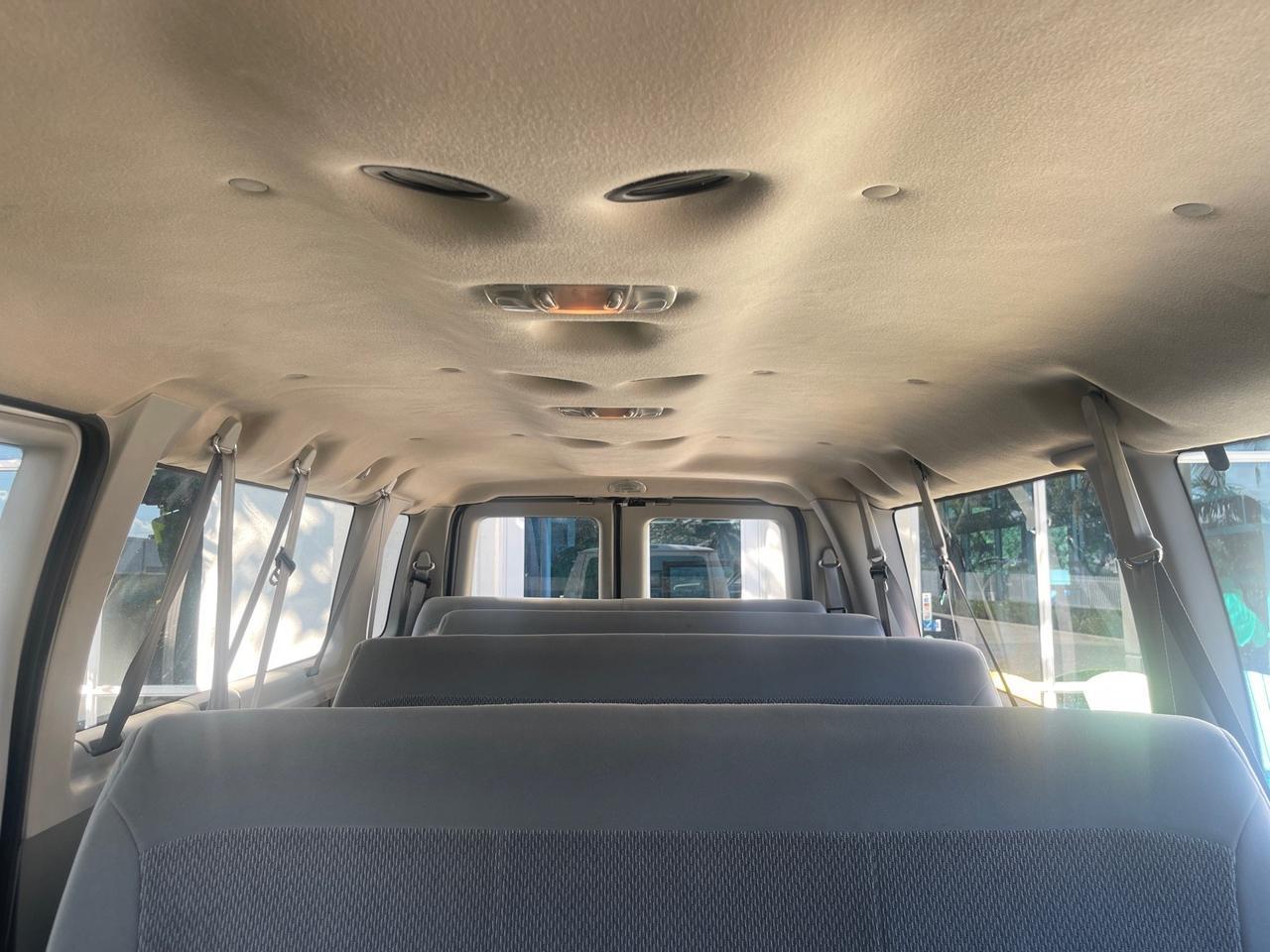2006 Ford Econoline Wagon XLT LOW MILES 76,470 E350 15 PASS Pompano Beach FL