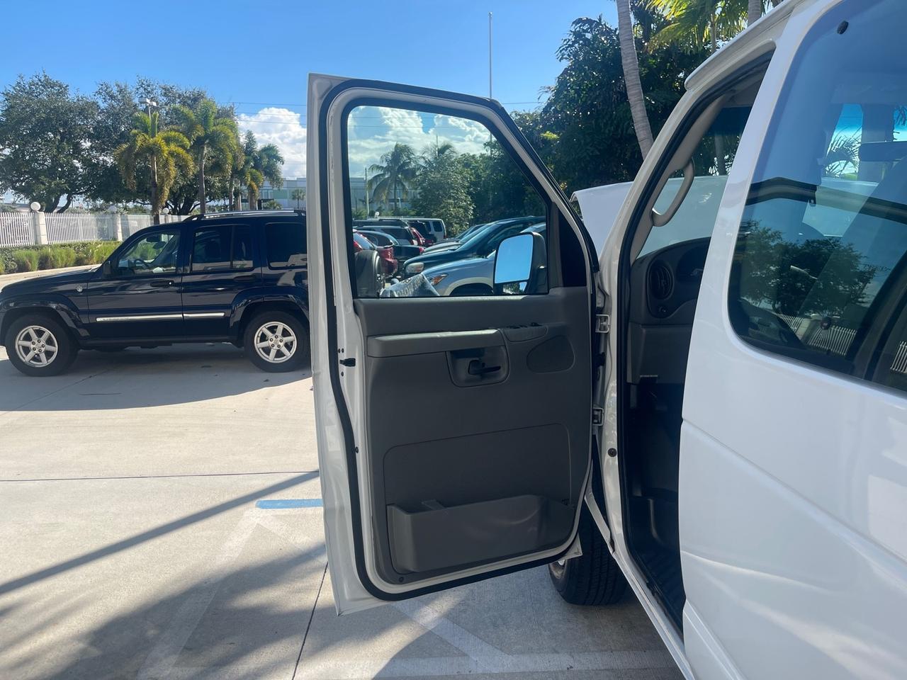 2006 Ford Econoline Wagon XLT LOW MILES 76,470 E350 15 PASS Pompano Beach FL