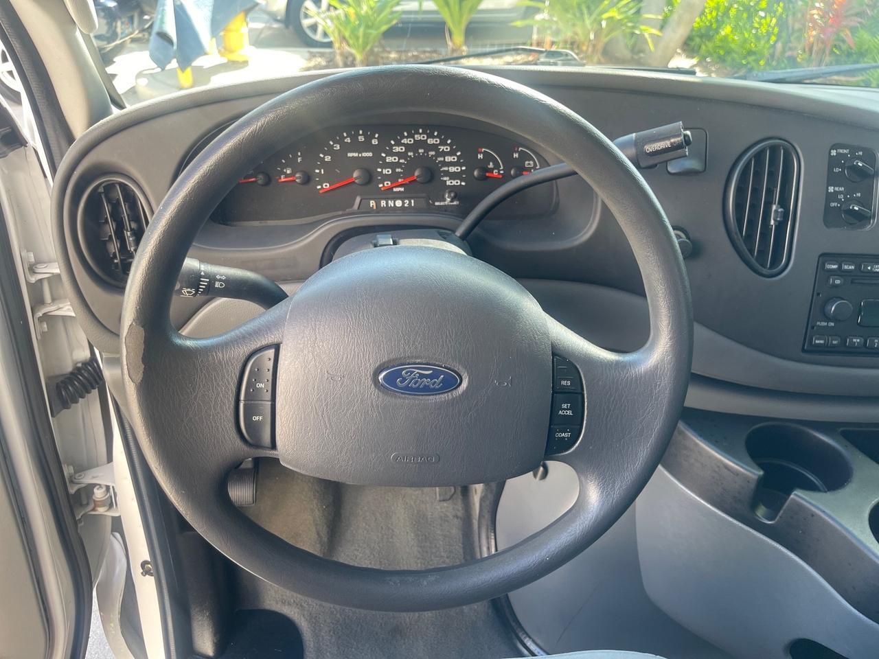 2006 Ford Econoline Wagon XLT LOW MILES 76,470 E350 15 PASS Pompano Beach FL