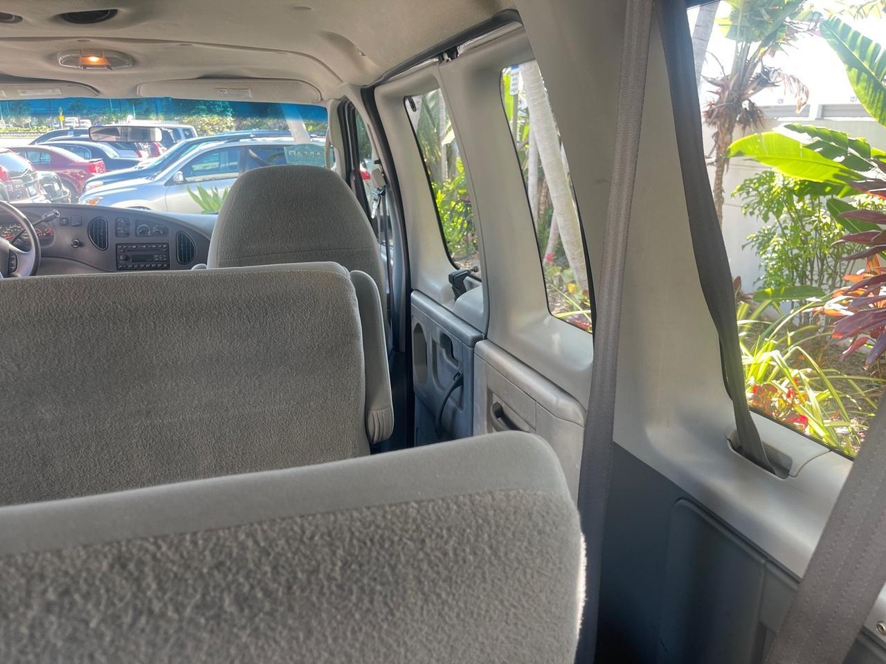 2006 Ford Econoline Wagon XLT LOW MILES 76,470 E350 15 PASS Pompano Beach FL