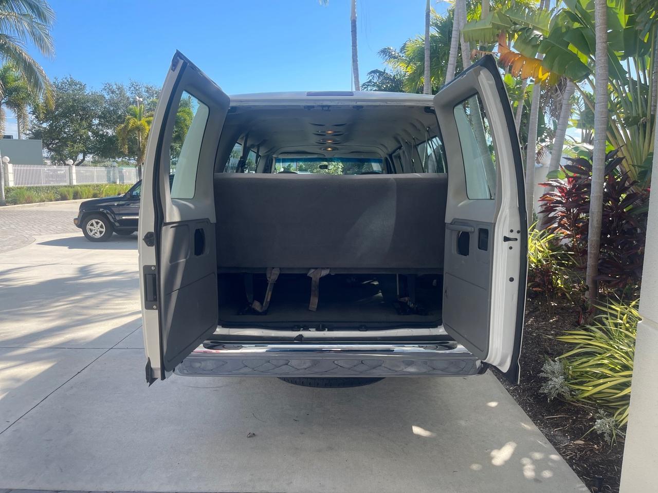 2006 Ford Econoline Wagon XLT LOW MILES 76,470 E350 15 PASS Pompano Beach FL