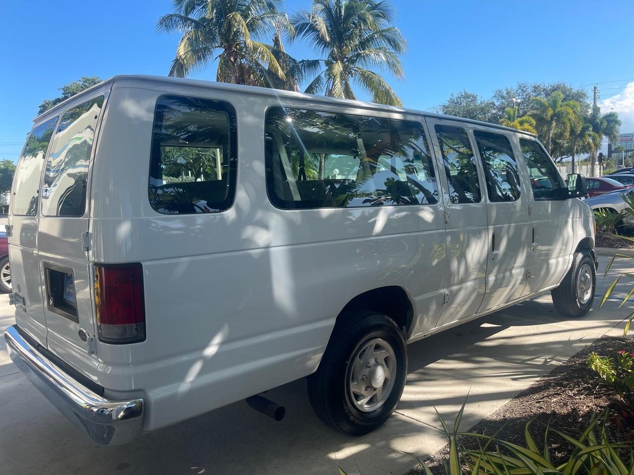 2006 Ford Econoline Wagon XLT LOW MILES 76,470 E350 15 PASS Pompano Beach FL
