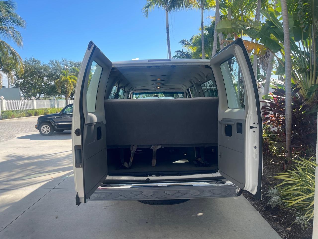 2006 Ford Econoline Wagon XLT LOW MILES 76,470 E350 15 PASS Pompano Beach FL