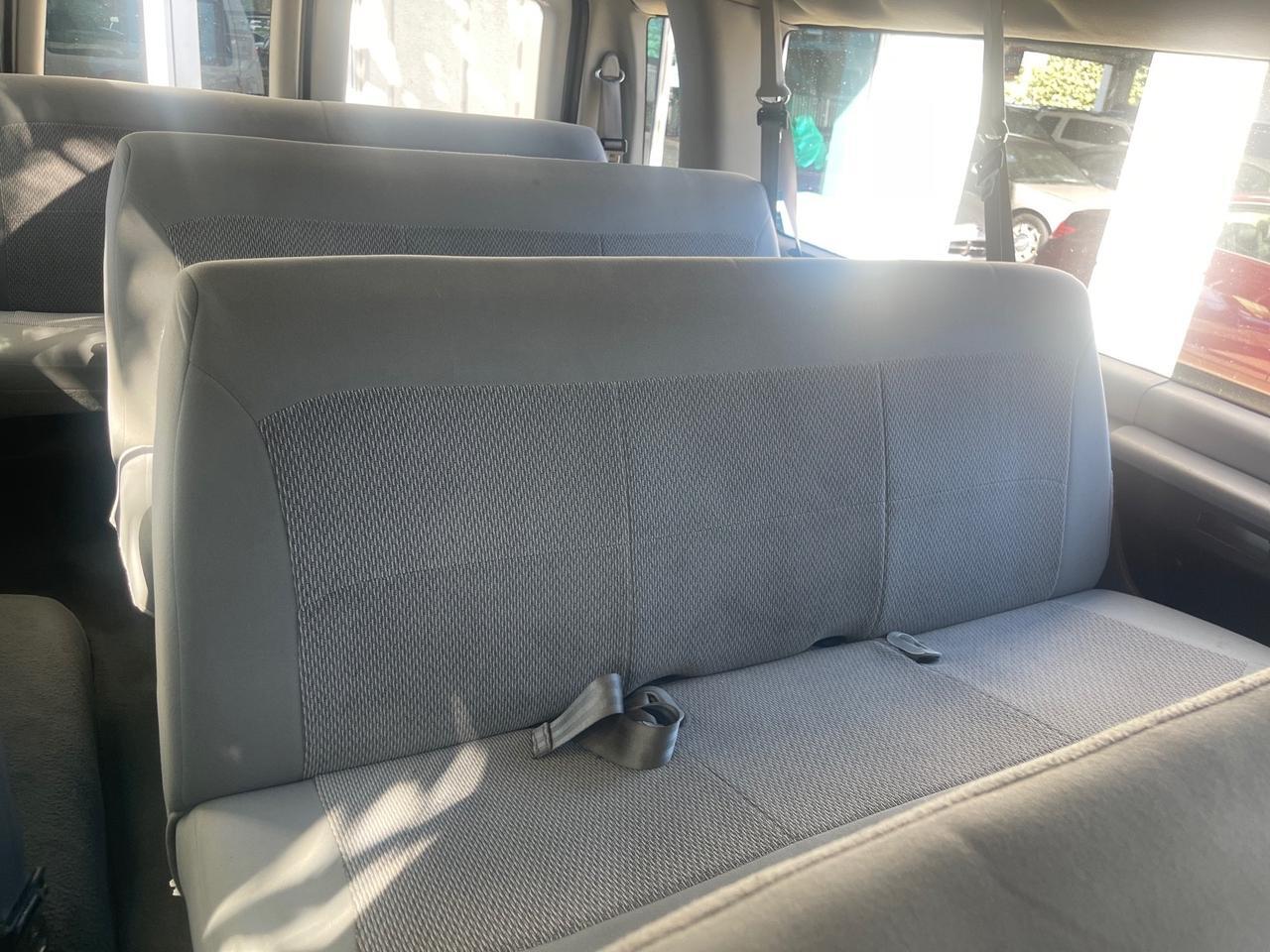 2006 Ford Econoline Wagon XLT LOW MILES 76,470 E350 15 PASS Pompano Beach FL