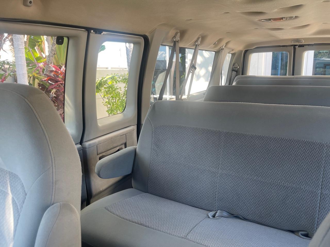 2006 Ford Econoline Wagon XLT LOW MILES 76,470 E350 15 PASS Pompano Beach FL