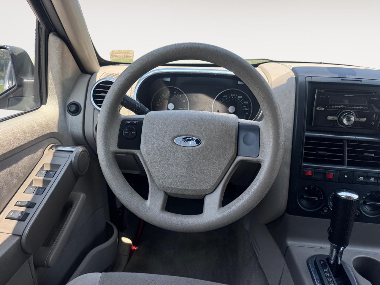 2006 Ford Explorer XLS, 4X4, TOWING PACKAGE, ROOF RAILS, CRUISE CONTROL, POWER WINDOWS, POWER LOCKS, COME SEE THIS EXPLORER! Norfolk VA