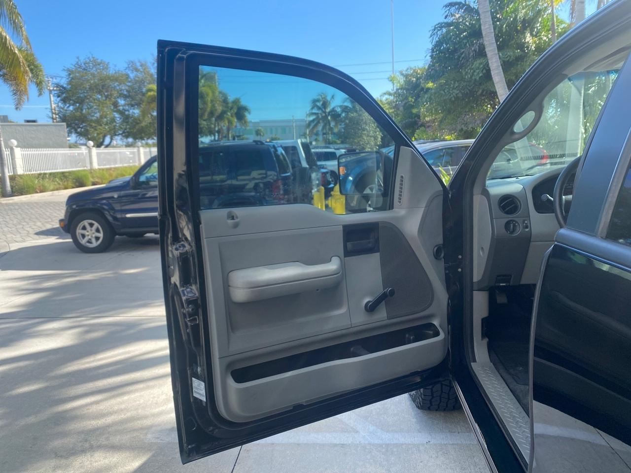 2006 Ford F-150 STX 4 DOOR LOW MILES 92,223 Pompano Beach FL