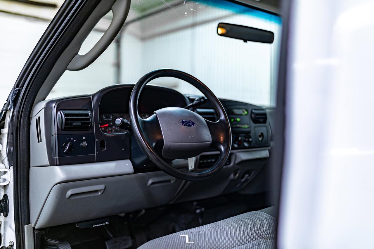 2006 Ford F-350 4x4 Crew Cab XL Deck Diesel Red Deer AB